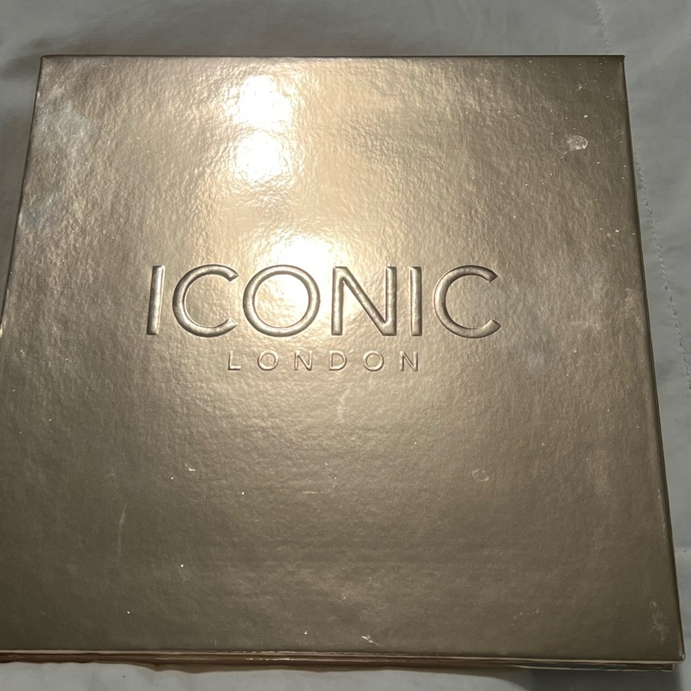 🔹Iconic London eyeshadow